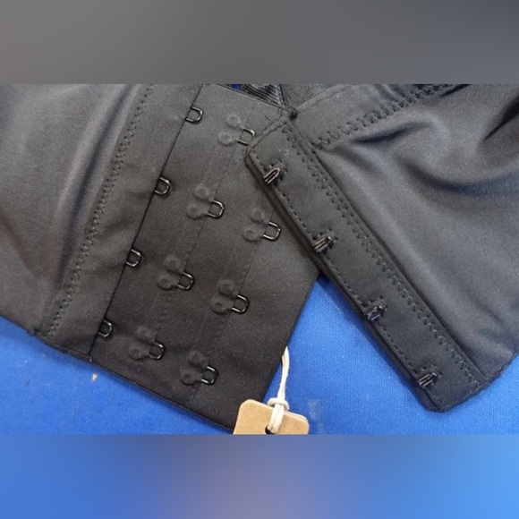 Skims No Show Molded Unlined Balconette Bra Onyx Size 42D NWT - Picture 8 of 8